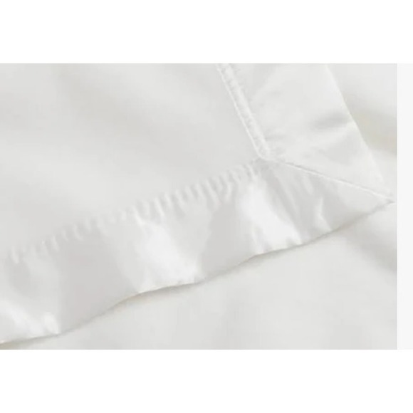 cozy earth Other - Cozy Earth Queen Bamboo oversize KING  Size Blanket White Natural‎ LOOK